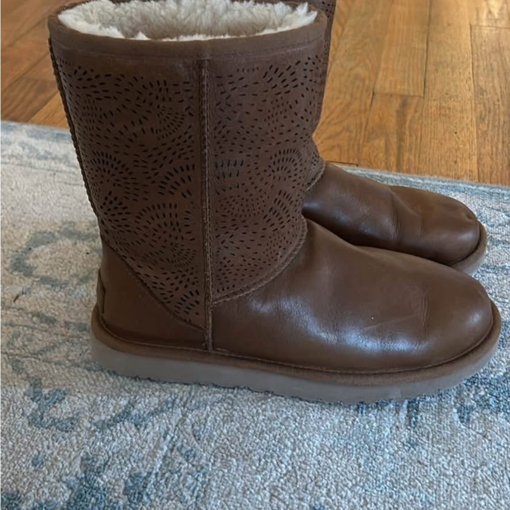 Women's leather Uggs
